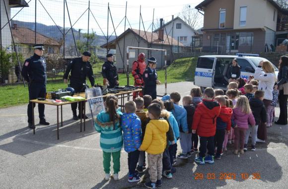 policija