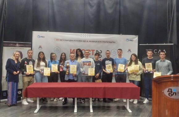 srednjoškolci milici 