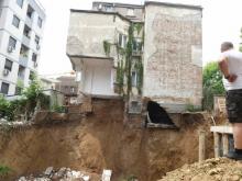 BEOGRAD URUSENA ZGRADA NA VRACARU