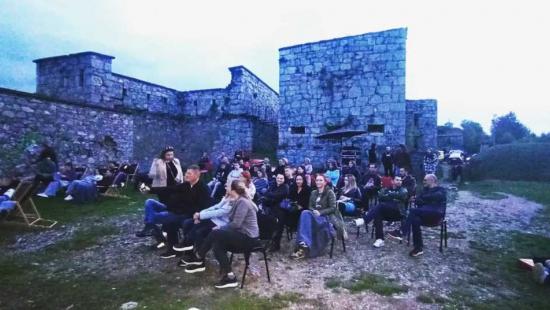 Djurdjev grad noc tvrdjava